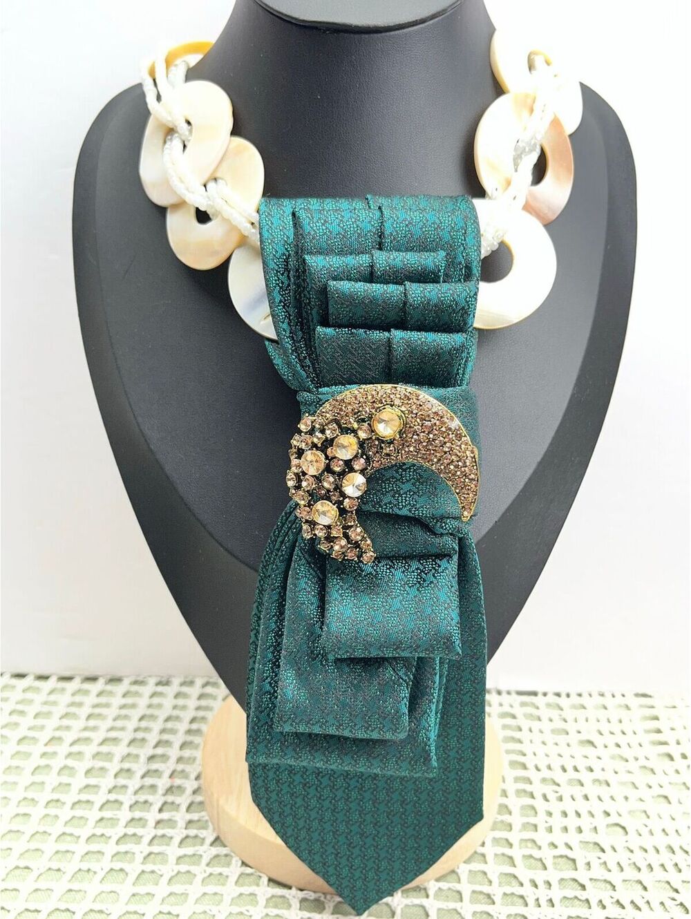 #533 Neck Tie Necklace Green With Crescent 🌙 Moon Brooch Shell Necklace Boho